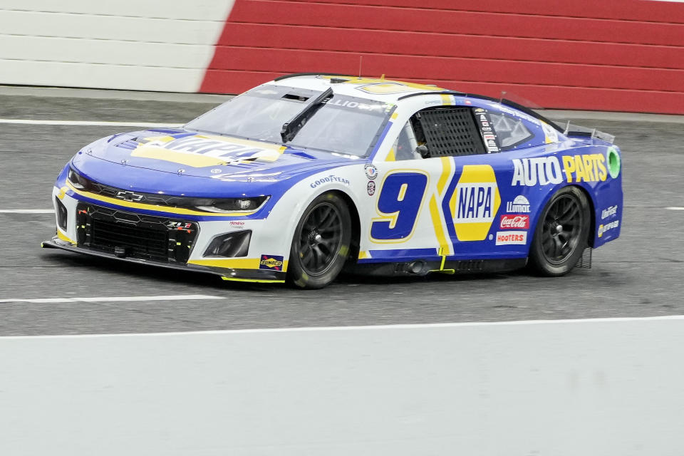 May 20, 2023;  North Wilkesboro, North Carolina, USA;  NASCAR Cup Series driver Chase Elliott (9) enters turn three during the first heat race at North Wilkesboro Speedway.  Mandatory Credit: Jim Dedmon - USA TODAY Sports