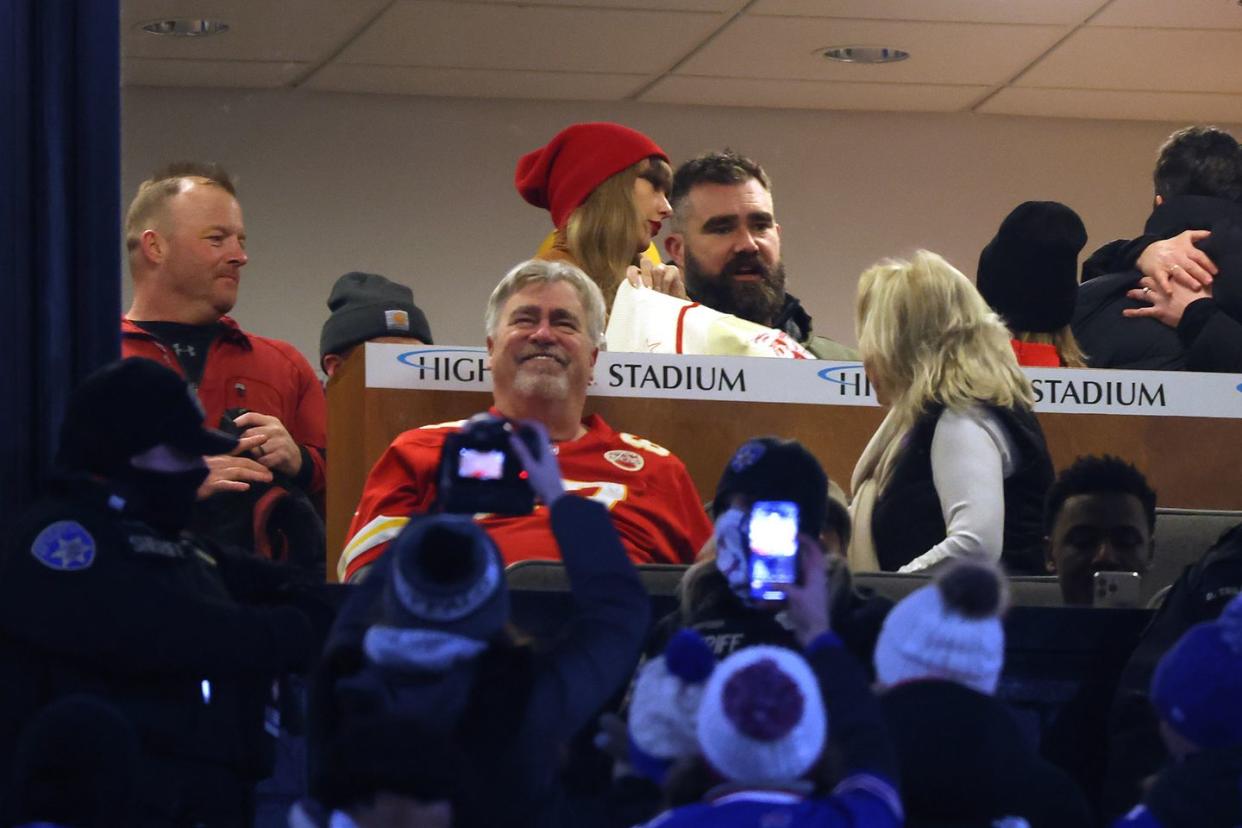 taylor swift and jason kelce