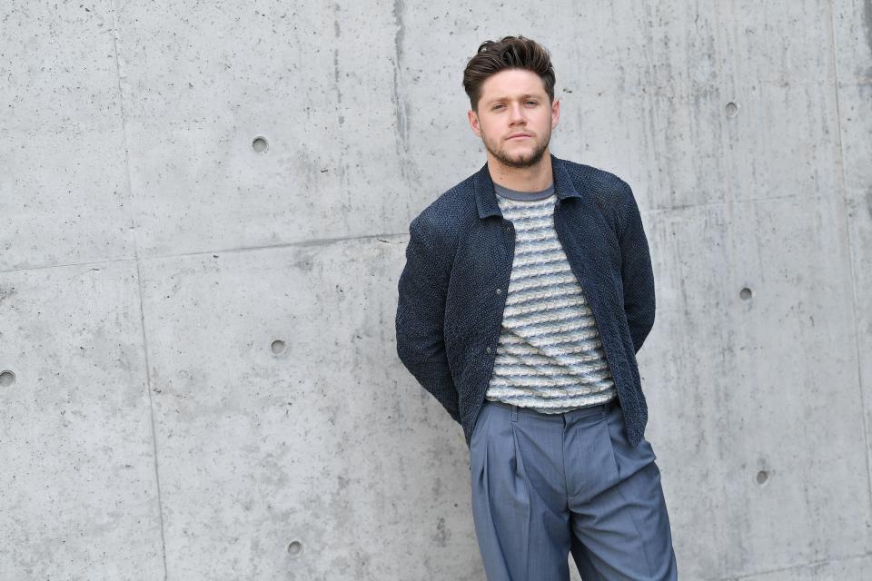 Niall Horan rocks casual outfit on a bright day and he looks breath-taking