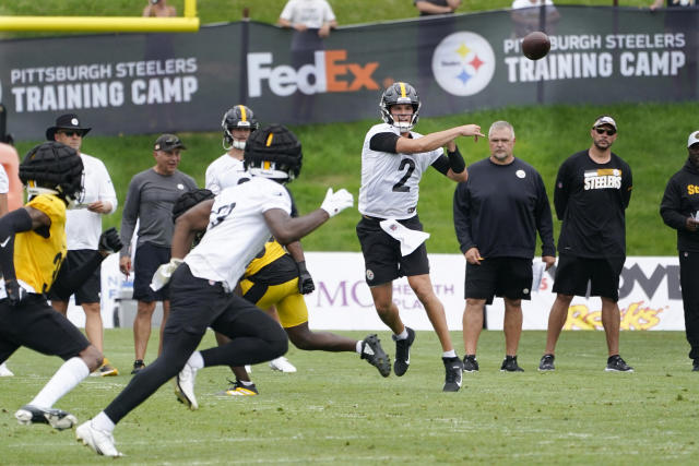 Pittsburgh Steelers linebacker T.J. Watt (90) stretches during an NFL  training camp football practice, Wednesday, Aug. 9, 2017, in Latrobe, Pa.  (AP Photo/Keith Srakocic)