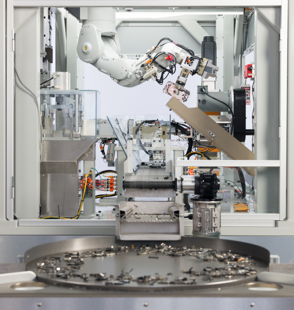 Daisy, Apple's robot that disassembles iPhones for recycling.