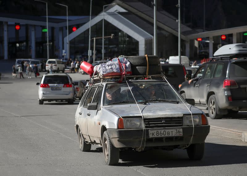 Crossings from Russia at the Zemo Larsi/Verkhny Lars station in Georgia