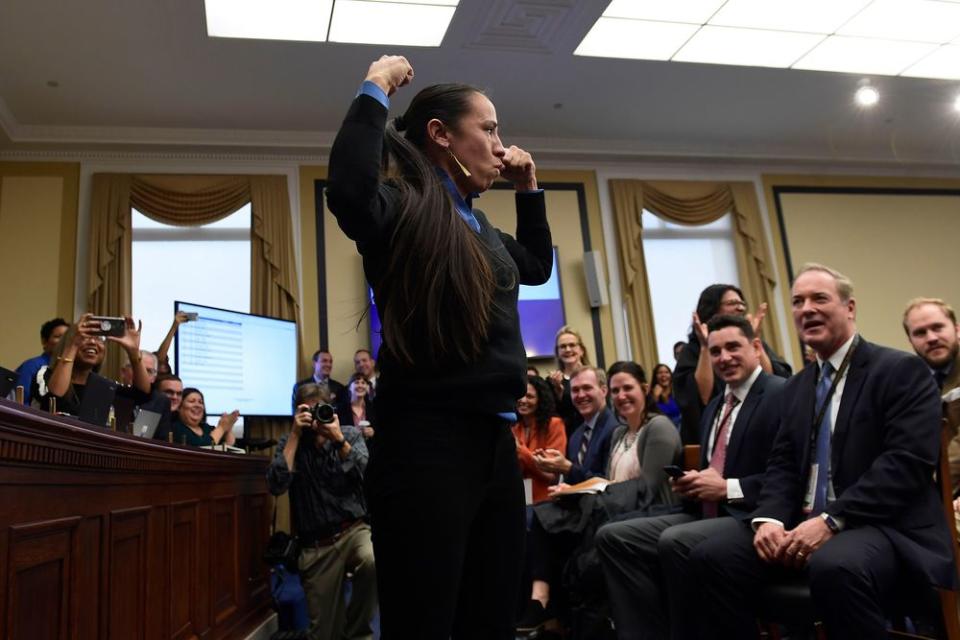 Congresswoman-Elect Shows Off Impressive Push-Ups in the Capitol