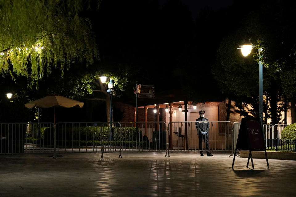 A security guard stands inside the Shanghai Disney Resort after it announced it will suspend operations to comply with coronavirus disease (COVID-19) prevention measures, in Shanghai, China October 31, 2022. REUTERS/Aly Song