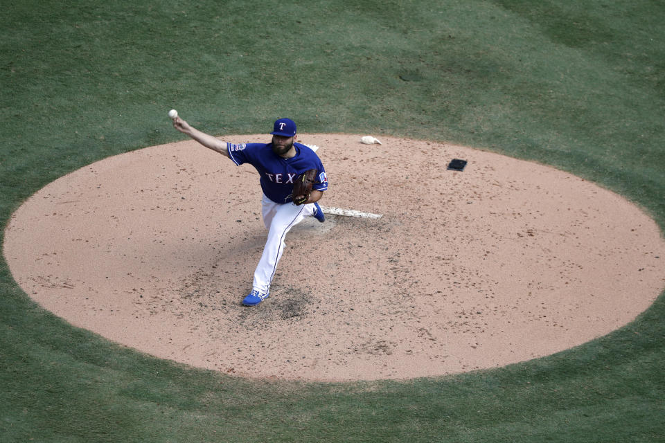 Texas Rangers starting pitcher Lance Lynn throws to the New York Yankees in the fifth inning of a baseball game in Arlington, Texas, Sunday, Sept. 29, 2019. (AP Photo/Tony Gutierrez)