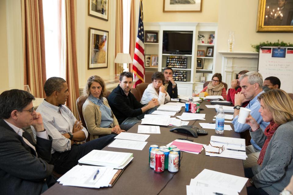 U.S. President Barack Obama meets with senior staff in Chief of Staff Denis McDonough's office in the West Wing of the White House in Washington September 29, 2013. Senate Democrats decided on Sunday not to take up a measure approved in the early morning hours by the Republican-controlled House of Representatives that ties funding for government agencies to a one-year delay of President Barack Obama's landmark healthcare law. (REUTERS/Pete Souza/White House)