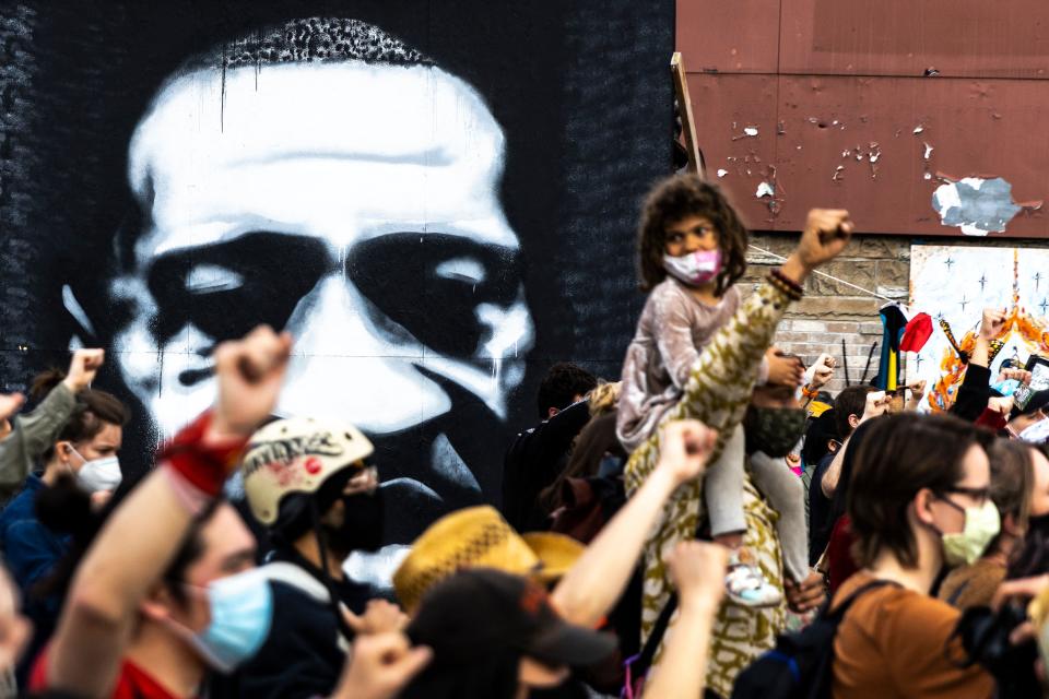 <p>People raise their fists during a demonstration near the George Floyd Memorial in Minneapolis, Minnesota on April 18, 2021 after the shooting death of Daunte Wright.</p> (Photo by KEREM YUCEL/AFP via Getty Images)