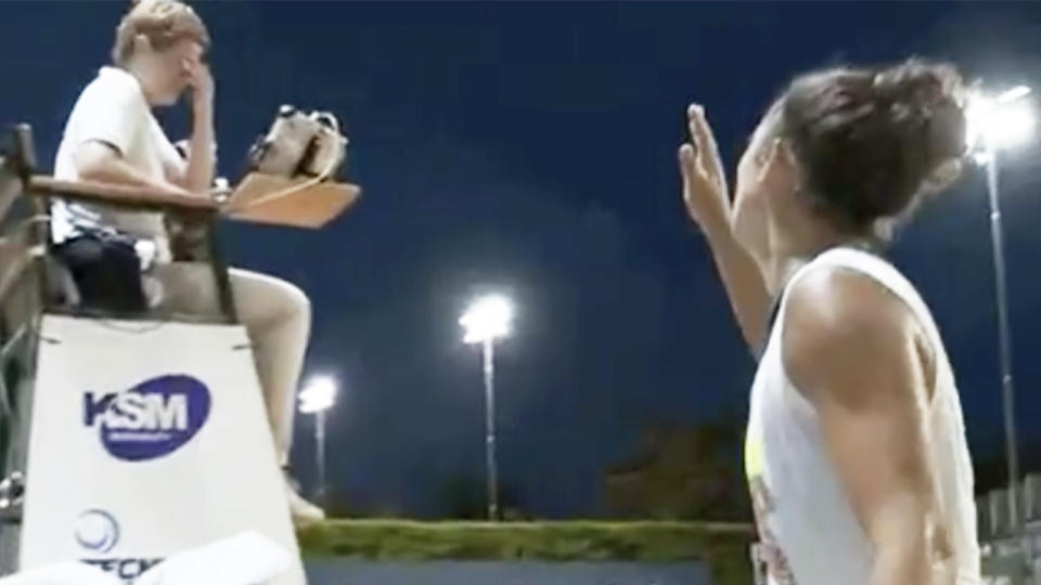 Italy’s Sara Errani (pictured right) waving her hand and apologises to the umpire that reacts.