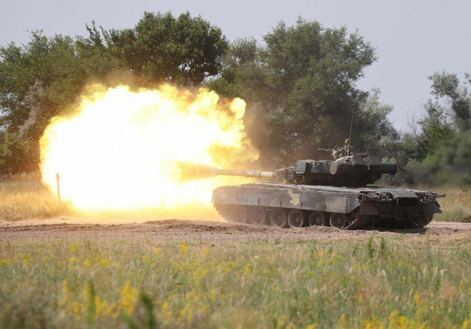 A tank of a Ukrainian marines fires during a military exercises near Kherson, as Ukraine and the United States stage land military exercises involving more than 30 countries as part of multinational Sea Breeze 2021 drills, in southern Ukraine, July 2, 2021.  REUTERS/Gleb Garanich