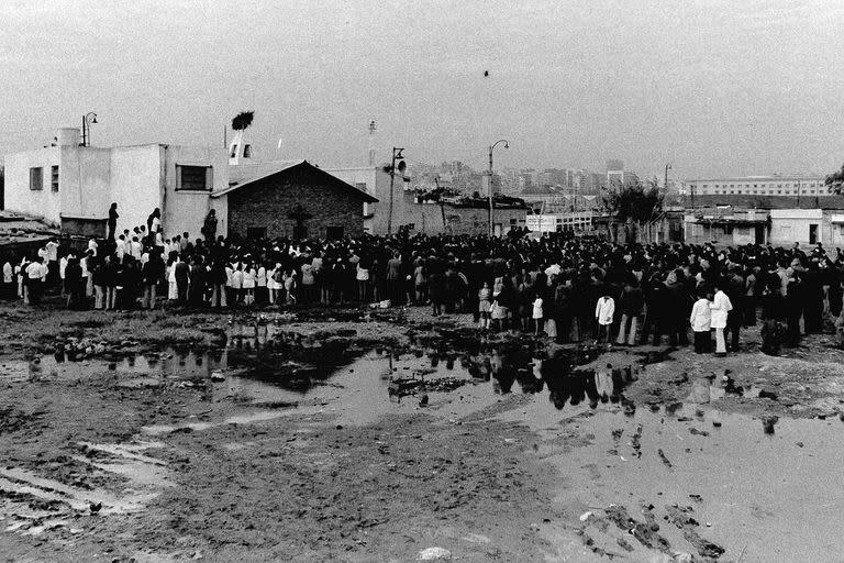 La parroquia Cristo Obrero, en la despedida del Carlos Mugica el 12 de mayo de 1974