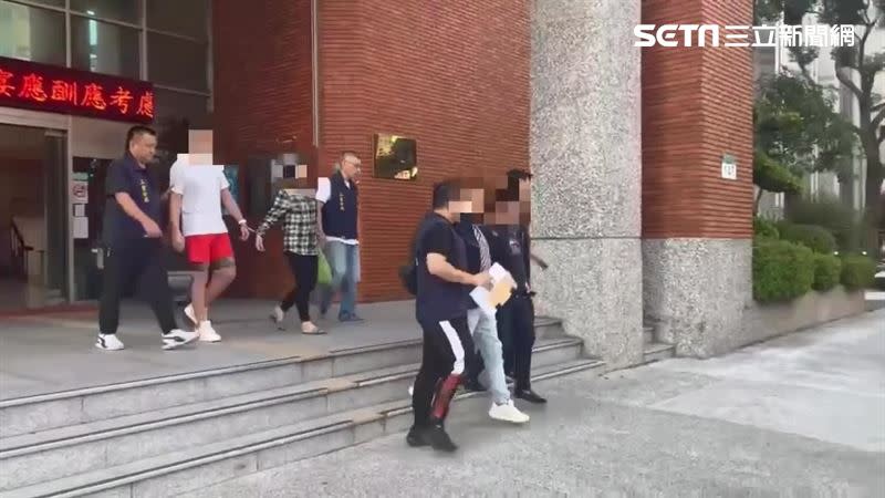 三重警方當下雖未逮捕任何一人，但後續亡羊補牢逮捕相關涉案15人。（圖／翻攝畫面）