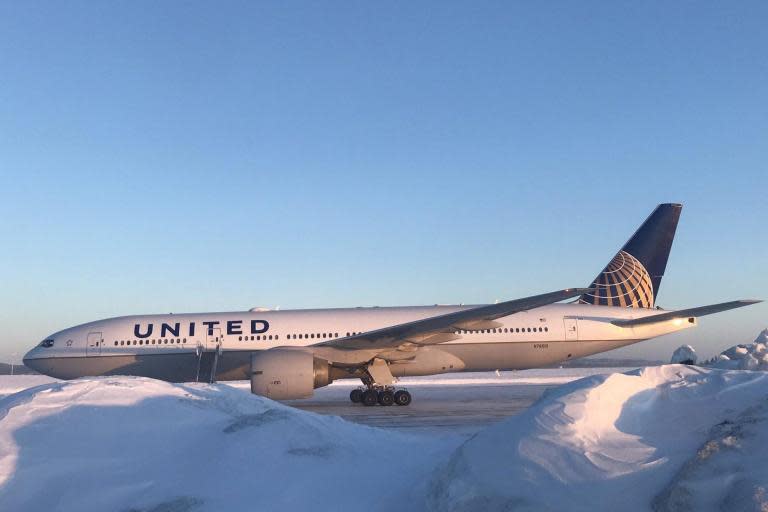 United Airlines plane makes emergency landing when cockpit screens go blank mid-flight