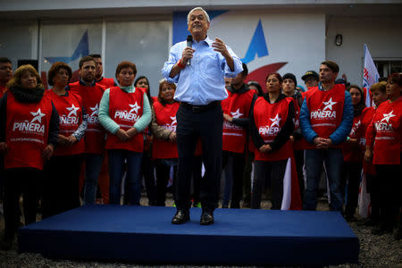 Chilean conservative presidential candidate Sebastian Pinera delivers a speech during a campaign rally in Santiago, Chile September 20, 2017. Picture taken September 20, 2017. REUTERS/Ivan Alvarado