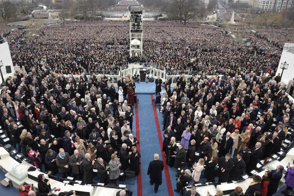 <p>El presidente electo de Estados Unidos, Donald Trump, llega a su ceremonia de investidura frente al Capitolio, en Washington, el 20 de enero de 2017 (AFP | Brendan Smialowski) </p>