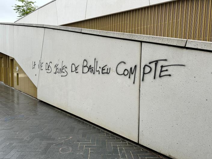 Another piece of graffiti in Nanterre reads: &#x00201c;The life of the youth on the suburbs matters&#x00201d; (Bel Trew / The Independent)