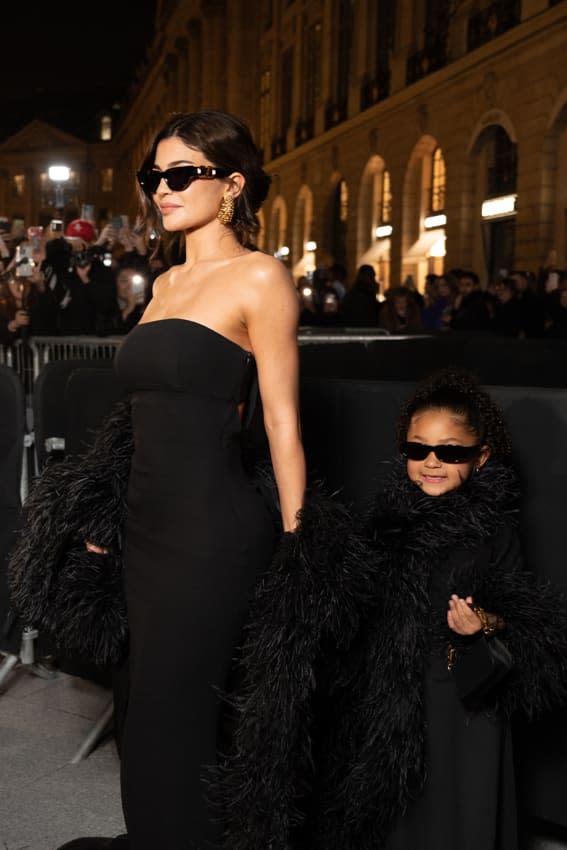 Kylie Jenner y su hija Stormi, dos gemelas en la semana de la moda de París