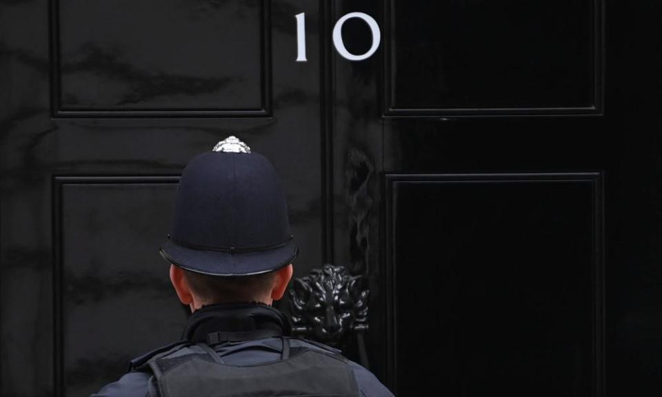 A police officer knocks outside 10 Downing Street, 19 April 2022.