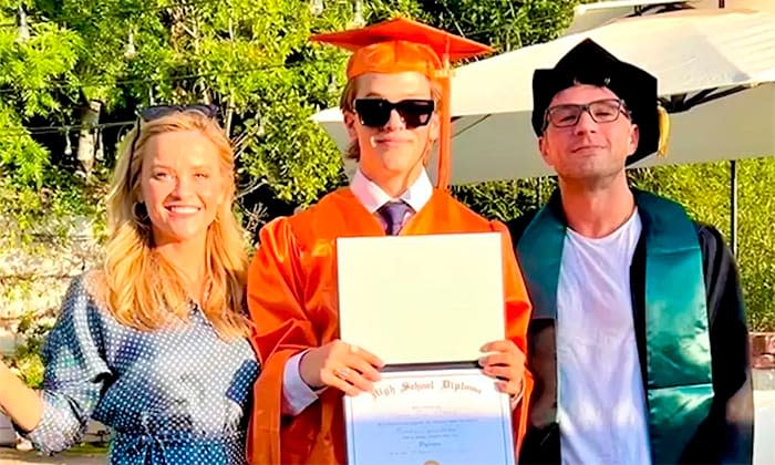 Deacon, hijo de Reese y Ryan Phillippe, estudia en la universidad de Nueva York