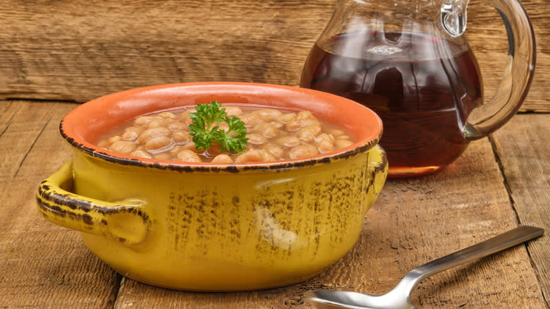 Baked beans with maple syrup