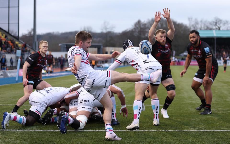 Harry Randall of Bristol kicks under pressure during the Gallagher Premiership Rugby match between Saracens and Bristol Bears at StoneX Stadium on January 28, 2023 in Barnet, England - Richard Heathcote/Getty Images