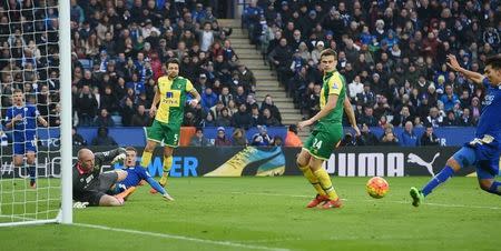 Football Soccer - Leicester City v Norwich City - Barclays Premier League - King Power Stadium - 27/2/16 Leonardo Ulloa scores the first goal for Leicester City Action Images via Reuters / Alan Walter Livepic