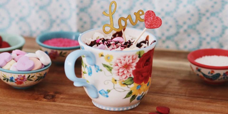 A Decorated Red Velvet Mug Cake Is the Cutest Valentine’s Day Treat Ever