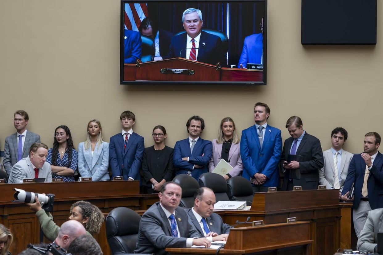 Congressional staffers stand beneath a monitor showing House Oversight and Accountability Committee Chair James Comer, R-Ky., in a hearing, July 19, 2023. <a href="https://newsroom.ap.org/detail/CongressOversightBiden/cf276446a23d486b93b2ba9ca7f67834/photo?Query=congressional%20committee&mediaType=photo&sortBy=arrivaldatetime:desc&dateRange=Anytime&totalCount=2734&currentItemNo=2" rel="nofollow noopener" target="_blank" data-ylk="slk:AP Photo/J. Scott Applewhite;elm:context_link;itc:0;sec:content-canvas" class="link ">AP Photo/J. Scott Applewhite</a>