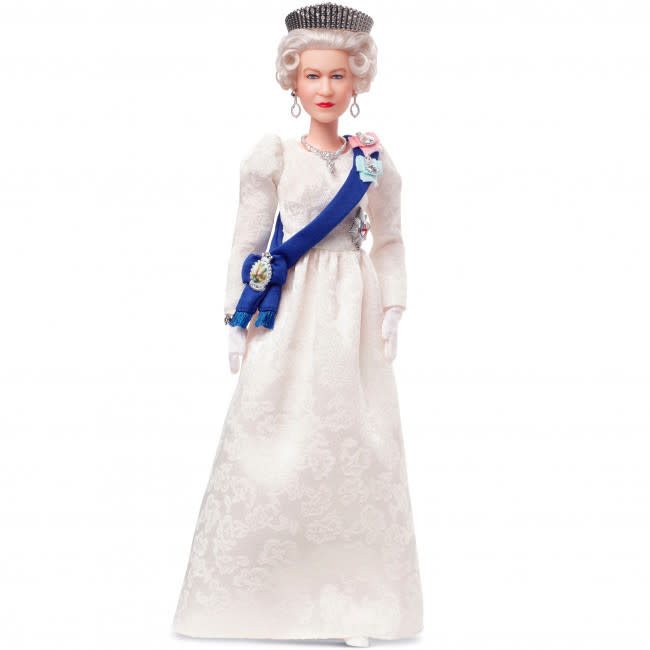 La Barbie de la reina Isabel II credit:Bang Showbiz