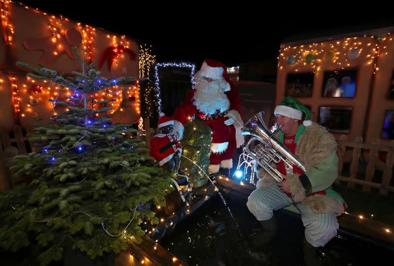 Christmas village of "Elf Serge" and Santa Claus in Hamme-Mille