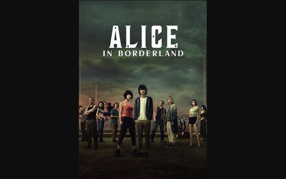 <p><b>N°3 - <a href="https://www.betaseries.com/serie/alice-in-borderland-2020" rel="nofollow noopener" target="_blank" data-ylk="slk:Alice in Borderland" class="link ">Alice in Borderland</a> (2020) (Netflix)</b></p><p><b>⬇ En baisse par rapport à la semaine précédent</b></p><p>Un jeune homme fou de jeux vidéo se retrouve avec ses deux amis dans un Tokyo alternatif où ils doivent disputer des jeux dangereux pour survivre.</p>...