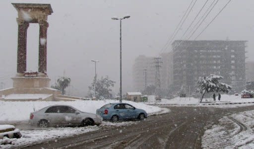 En Siria, pesadas nevascas cerraron ciertas avenidas de Damasco. En un país en plena guerra civil, el frío era más difícil de soportar ya que numerosas regiones sufren con la falta de combustible para la calefacción, sin mencionar los cortes de electricidad. (AFP | Ho)