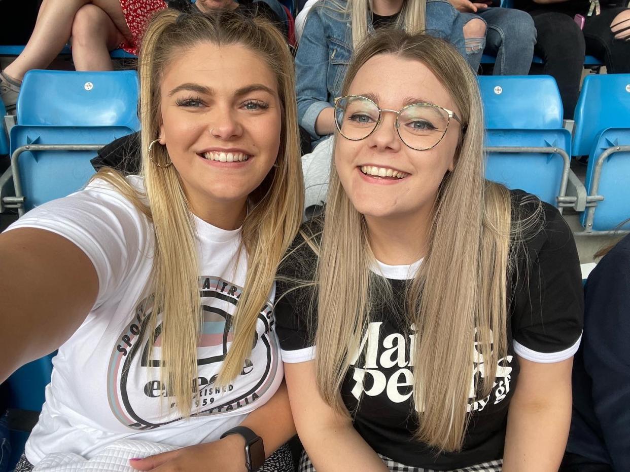 Sisters Emily and Alice Arnold want to encourage young people to start donating blood. (Havas)