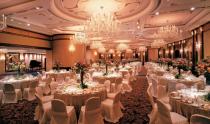 小編為大家綜合了全港酒店酒席價，幫找一個平、靚、正的場地舉行婚宴。