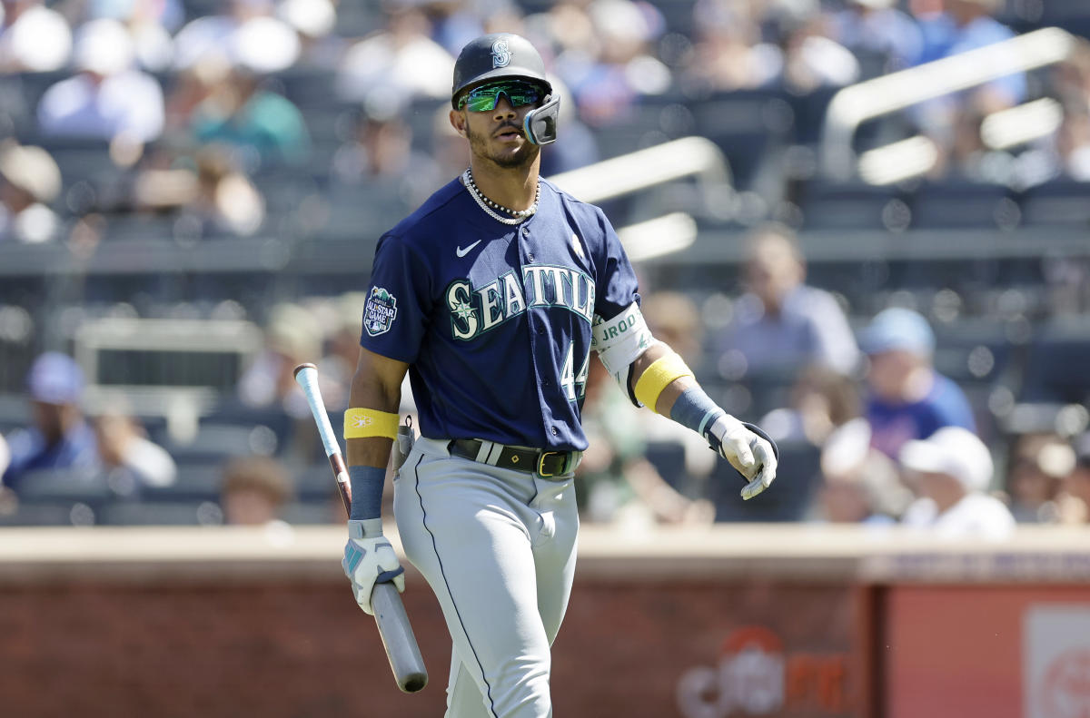 After scorching-hot August, the Seattle Mariners control their playoff  hopes in September