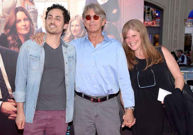 <p>Jason Kempin/Getty</p> From left: Keaton Simons, Eric Roberts and Eliza Roberts in 2014