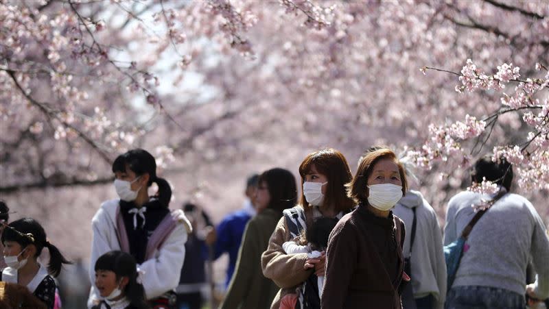 日本政府26日晚間宣布鎖國。（圖／美聯社／達志影像）