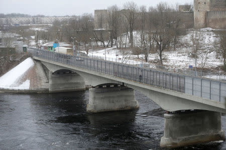 People walk on the bridge over Narva river at the border crossing point with Russia in Narva, Estonia February 16, 2017. REUTERS/Ints Kalnins