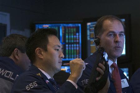 Traders work on the floor of the New York Stock Exchange, November 14, 2013. REUTERS/Brendan McDermid