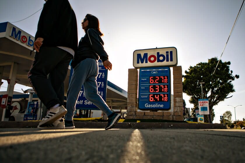 should-both-the-rich-and-poor-in-california-receive-400-gas-tax-rebates