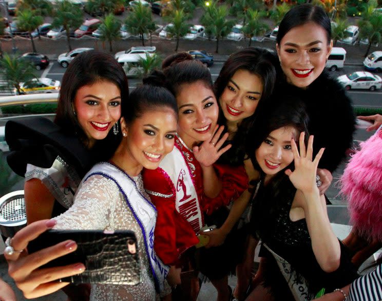 Kiranmeet Kaur Baljeet Singh from Malaysia, Chalita Suansane from Thailand, Htet Htet Htun from Myanmar, Sari Nakazawa from Japan, Jenny Kim from Korea, and Kezia Roslin Cikita Warouw from Indonesia (L-R) take a selfie during a kick-off event for the upcoming Miss Universe pageant, in Pasay, Metro Manila, Philippines December 10, 2016. REUTERS/Czar Dancel