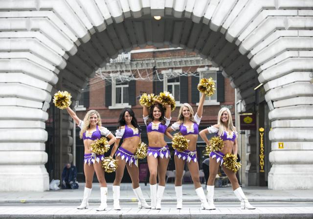 Minnesota vikings cheerleader hi-res stock photography and images