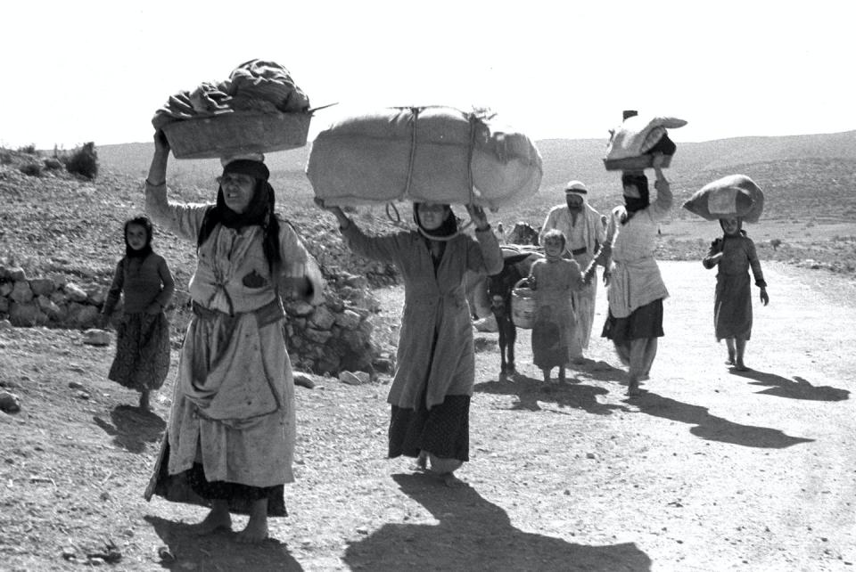 La guerra de la Independencia. Árabes huyendo de sus aldeas en Galilea ante la proximidad de las tropas israelíes (30/10/1948). <a href="https://es.wikipedia.org/wiki/Archivo:Flickr_-_Government_Press_Office_(GPO)_-_Arab_People_fleeing.jpg" rel="nofollow noopener" target="_blank" data-ylk="slk:Government Press Office (Israel);elm:context_link;itc:0;sec:content-canvas" class="link ">Government Press Office (Israel)</a>, <a href="http://creativecommons.org/licenses/by-sa/4.0/" rel="nofollow noopener" target="_blank" data-ylk="slk:CC BY-SA;elm:context_link;itc:0;sec:content-canvas" class="link ">CC BY-SA</a>