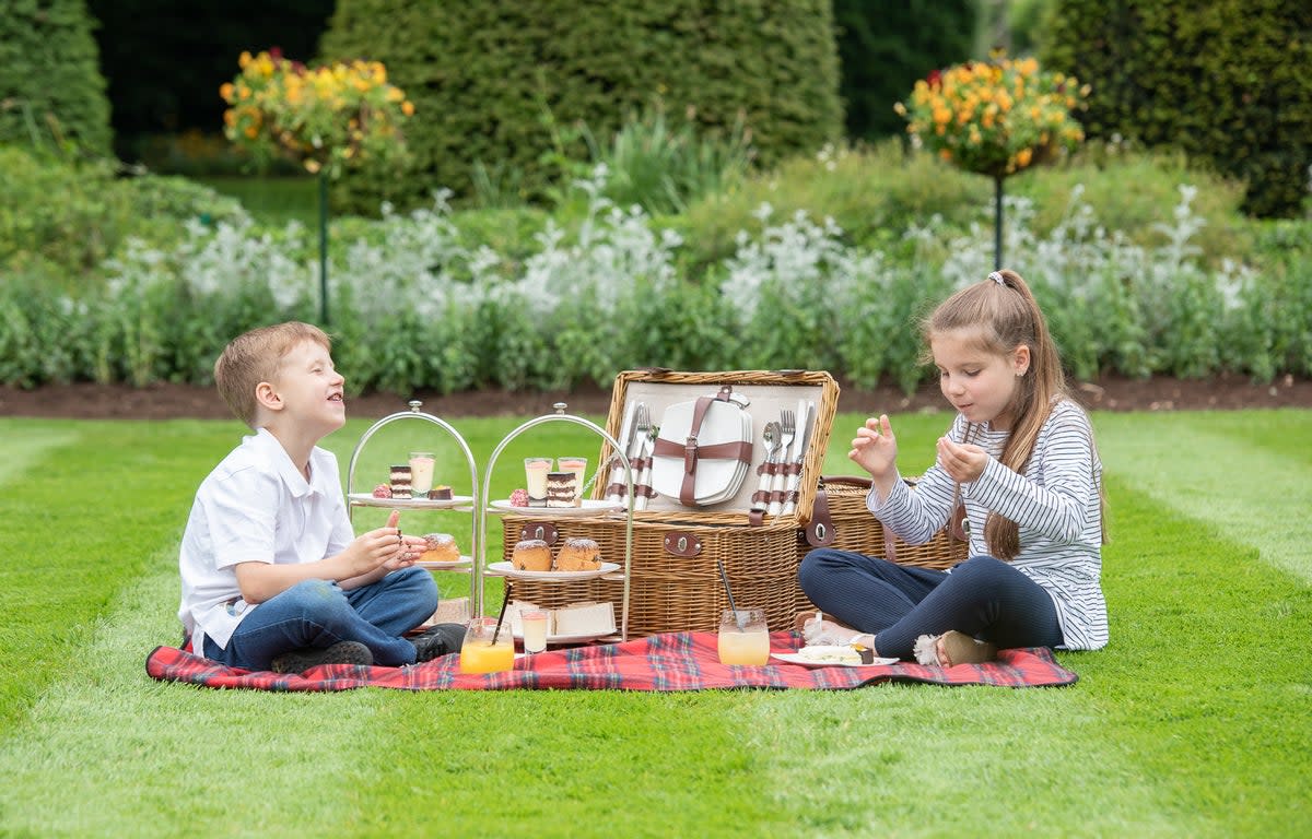 Afternoon tea with the children at Lygon Arms (Lygon Arms)