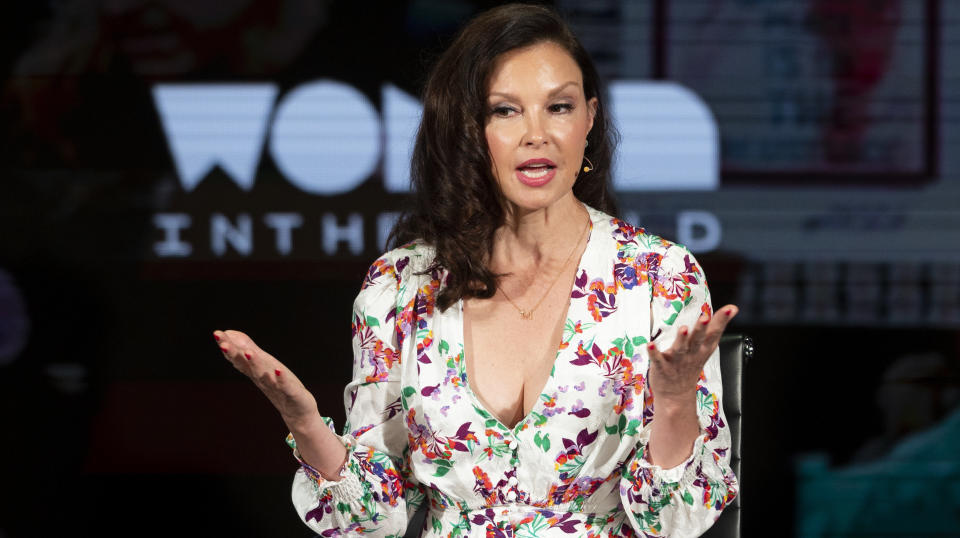 NEW YORK ― Ashley Judd said she doesn't think anyone should get a pass forinappropriate touching ― even those in elected office who have traditionallybeen seen as allies of women
