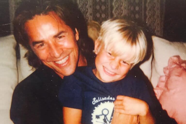 Jesse, de pequeño, junto a su famosos padre Don Johnson