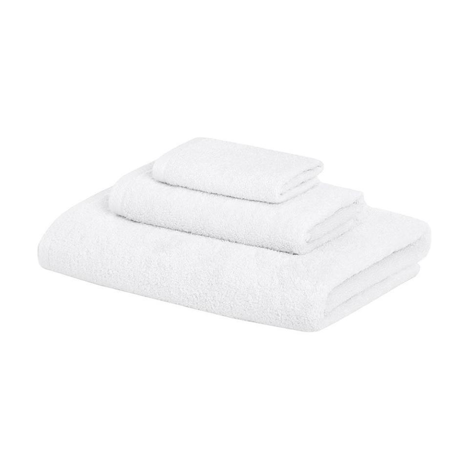 9) Amazon Basics Quick-Dry Towels