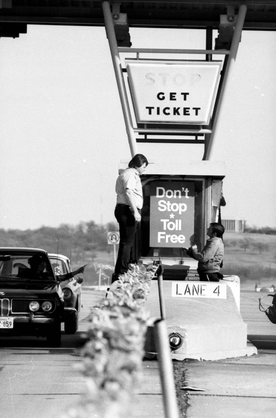 Dec. 27, 1977: Toll plazas were to be dismantled as drivers on the Dallas-Fort Worth Turnpike no longer had to pay.