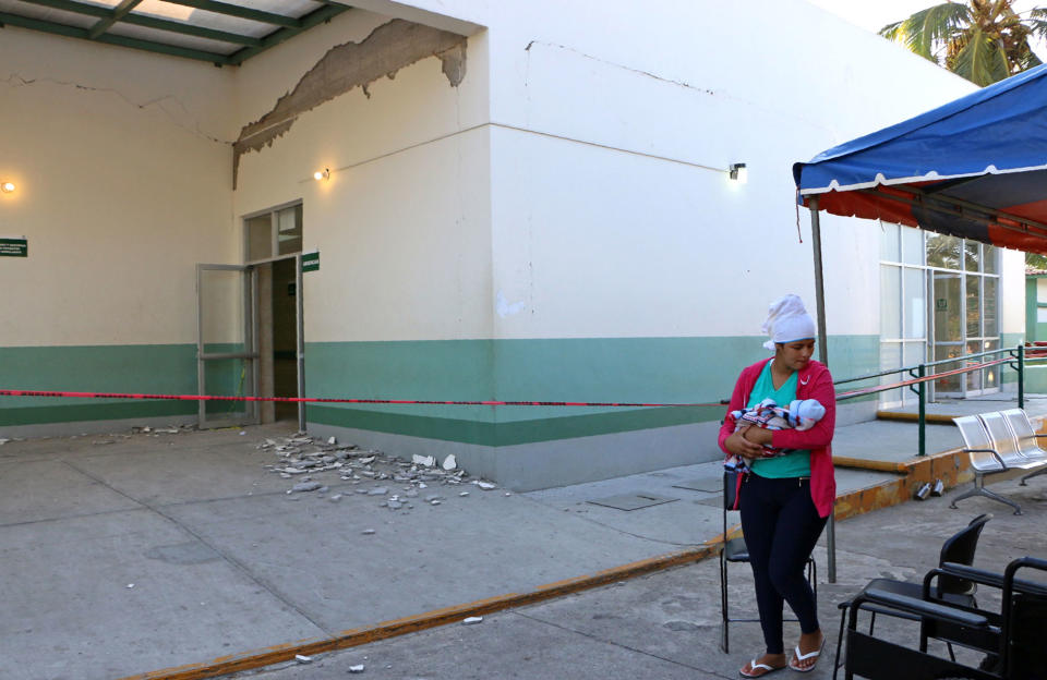 <p>A woman carries her newborn son outside the hospital seriously damaged by the 7.2 magnitude earthquake in Santiago Jamiltepec, Oaxaca state, Mexico on February 17, 2018. Feb.17, 2018. (Photo: Patricia Castellanos/AFP/Getty Images) </p>