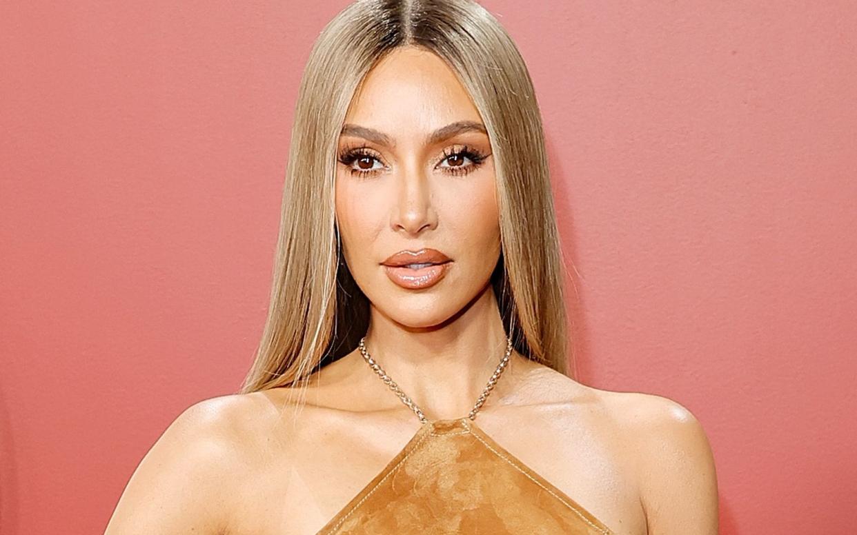 Kim Kardashian kommt im Mai 2024 Hamburg. Dort wird der Reality-Star als Rednerin beim OMR Festival auftreten. (Bild: 2023 Getty Images/Frazer Harrison)