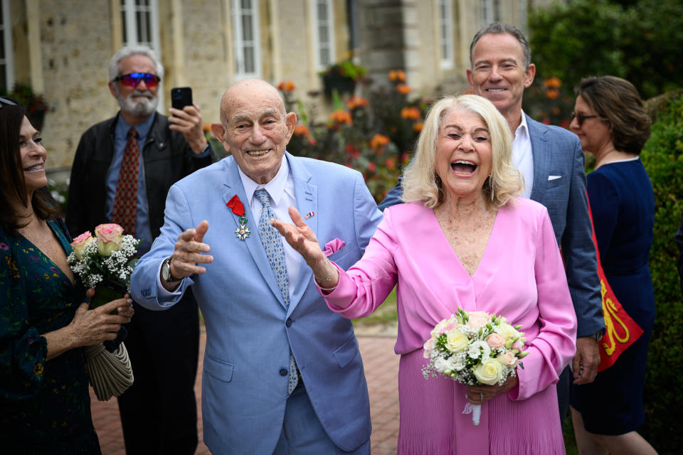 Der hundertjährige Harold Terens, 100 hat seine 96-jährige Braut geheiratet (Bild: LOIC VENANCE / AFP)